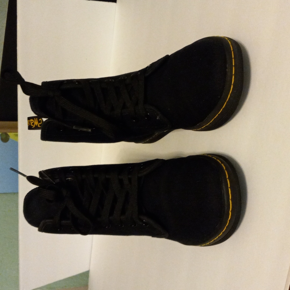 Dr. Martens Shoreditch Boots